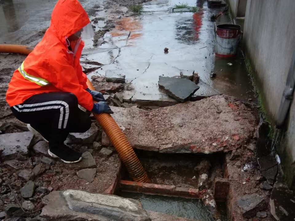 大宁专业清理污水池 炜誉市政以规范流程守护城市 “肠道”